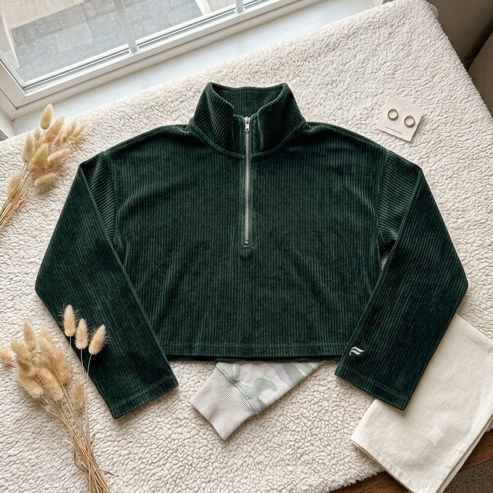 Fabletics Velour Corduroy Quarter Zip Size M‎ Forest Green Cropped Pullover